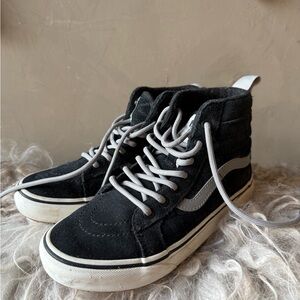 Boys MTE SK8 hightop waterproof size 2.5